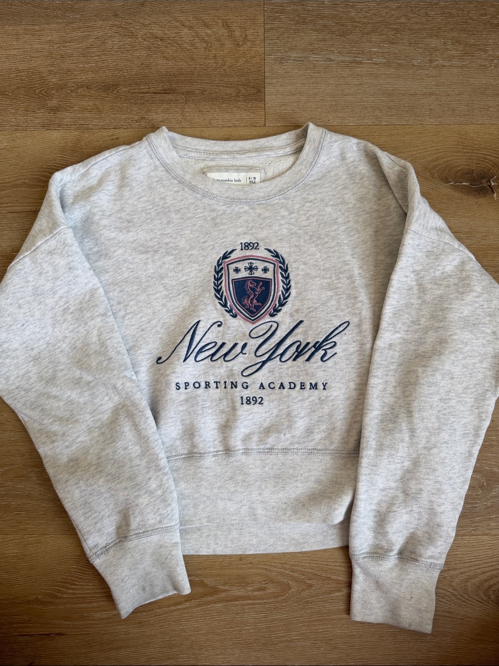 Girls Abercrombie cropped sweatshirt
